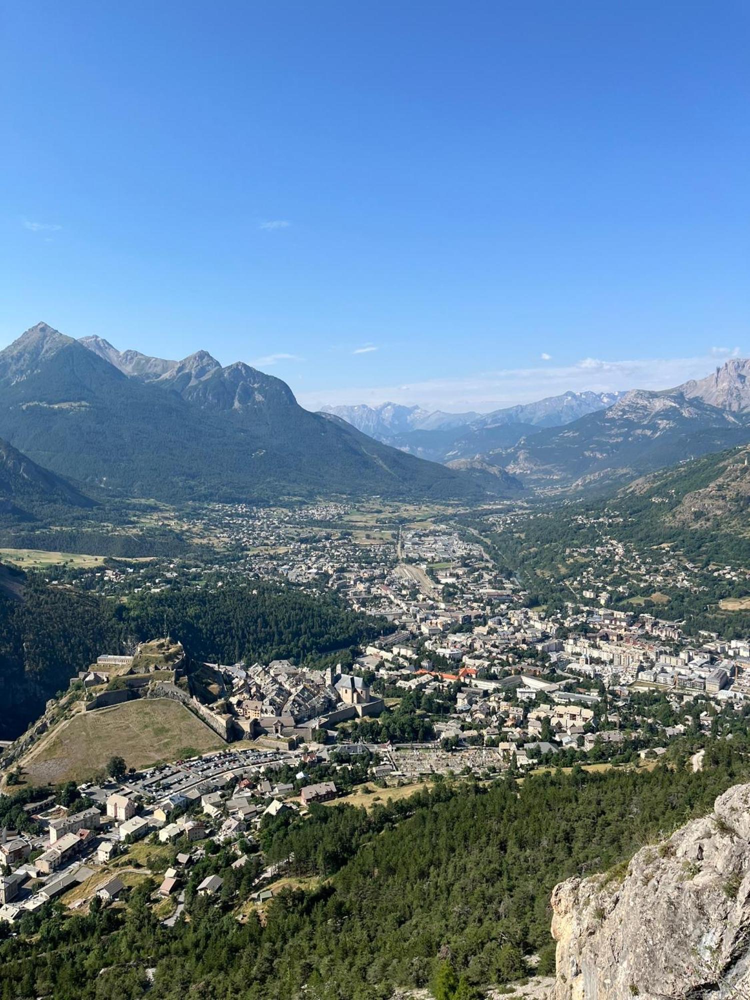 Spacieux Et Confortable - Centre Ville De Briancon - Serre-Chevalier - Garage Et Wifi Exterior photo